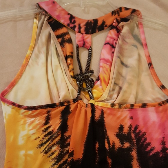 CHARLOTTE RUSSE SLEEVELESS TOP - Picture 3 of 5